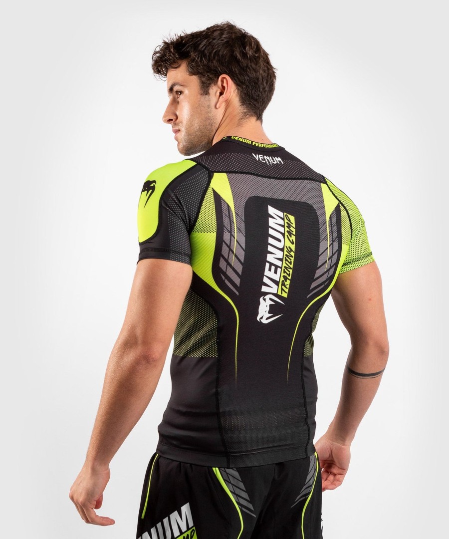 venum training camp 3.0 rashguard - korte mouwen